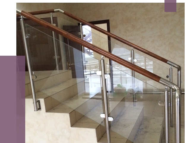 Комбинированные перила из металла и дерева в Фурманове